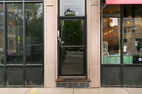 3BR Apt near Shops Dining and DePaul