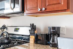 Aesthetic Vibrant 2BR Apt Lincoln Square