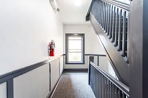 Aesthetic Vibrant 2BR Apt Lincoln Square