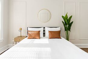 Aesthetic Vibrant 2BR Apt Lincoln Square