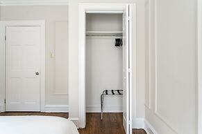 Aesthetic Vibrant 2BR Apt Lincoln Square