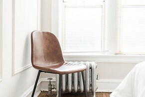 Aesthetic Vibrant 2BR Apt Lincoln Square