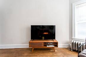 Aesthetic Vibrant 2BR Apt Lincoln Square