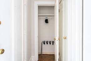 Aesthetic Vibrant 2BR Apt Lincoln Square