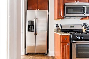 Aesthetic Vibrant 2BR Apt Lincoln Square