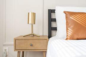 Aesthetic Vibrant 2BR Apt Lincoln Square