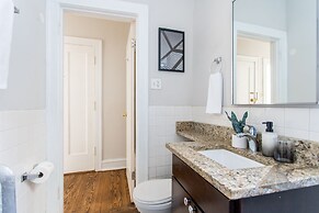 Aesthetic Vibrant 2BR Apt Lincoln Square