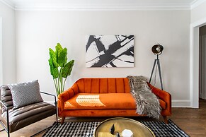 Aesthetic Vibrant 2BR Apt Lincoln Square