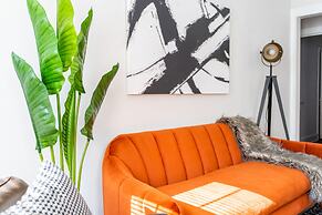 Aesthetic Vibrant 2BR Apt Lincoln Square