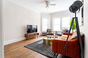 Aesthetic Vibrant 2BR Apt Lincoln Square