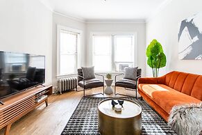 Aesthetic Vibrant 2BR Apt Lincoln Square