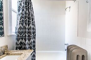 Aesthetic Vibrant 2BR Apt Lincoln Square