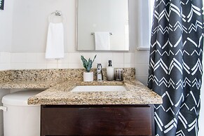 Aesthetic Vibrant 2BR Apt Lincoln Square