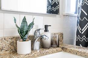 Aesthetic Vibrant 2BR Apt Lincoln Square