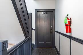 Aesthetic Vibrant 2BR Apt Lincoln Square