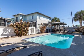 The Mermaid Inn - 4BR in Heart of Downtown Port A