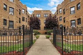 Chicago Lifestyle 3BR Apt in Lake View