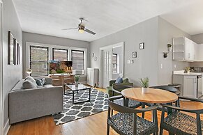 Chicago Lifestyle 3BR Apt in Lake View