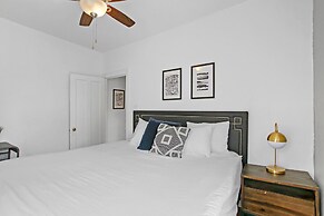 Chicago Lifestyle 3BR Apt in Lake View