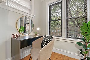 2BR Bustling & Lively Apt in Lake View