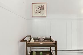 2BR Bustling & Lively Apt in Lake View