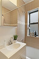 2BR Bustling & Lively Apt in Lake View