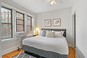 2BR Bustling & Lively Apt in Lake View