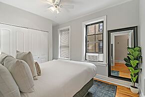 2BR Bustling & Lively Apt in Lake View