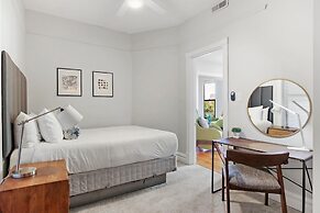3BR Comfy & Bright Apt in North Center