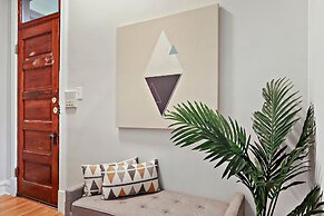 3BR Comfy & Bright Apt in North Center