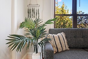 3BR Comfy & Bright Apt in North Center