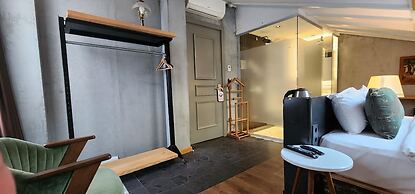 Aleksandr Pera Hotel