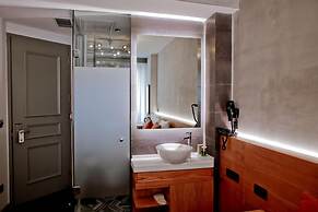 Aleksandr Pera Hotel