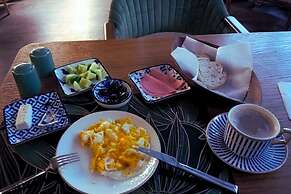 Aleksandr Pera Hotel