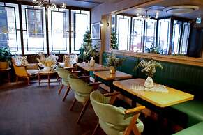 Aleksandr Pera Hotel