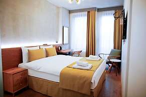 Aleksandr Pera Hotel