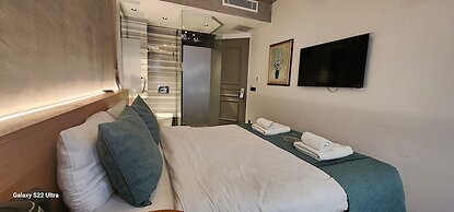 Aleksandr Pera Hotel