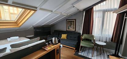 Aleksandr Pera Hotel