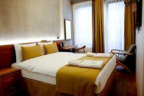 Aleksandr Pera Hotel