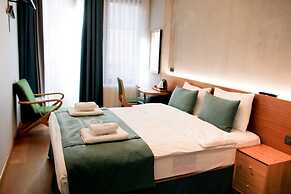 Aleksandr Pera Hotel