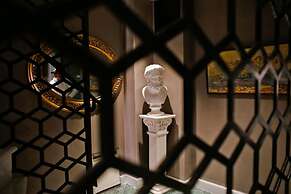 Aleksandr Pera Hotel