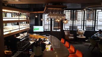 Aleksandr Pera Hotel