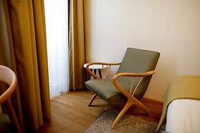 Aleksandr Pera Hotel