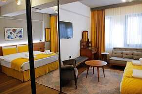 Aleksandr Pera Hotel