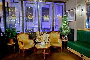 Aleksandr Pera Hotel