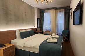 Aleksandr Pera Hotel