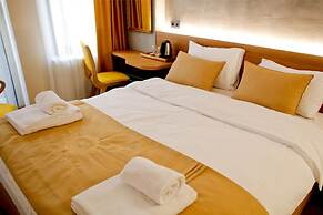 Aleksandr Pera Hotel