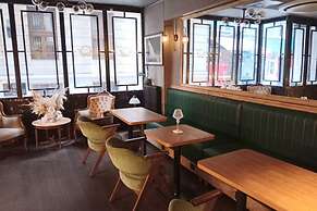 Aleksandr Pera Hotel