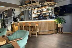 Aleksandr Pera Hotel