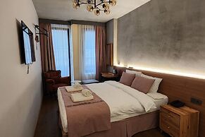 Aleksandr Pera Hotel